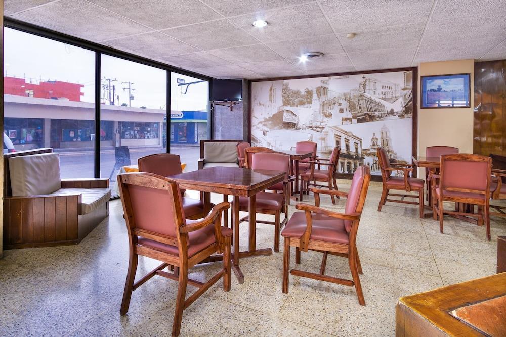 Hotel Premier Saltillo Coahuila Экстерьер фото